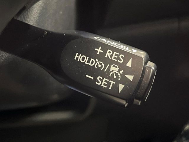 【レーダークルーズコントロール】高速道路での長距離走行が楽に!!自動で速度を保つクルーズコントロールが、衝突軽減システムと連携し、前方の車両を感知して車間を保つように速度調節してくれます!!