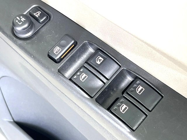 �y�d���i�[�~���[�z�T�C�h�~���[�͓d���i�[���ƂȂ��Ă���A�������ԏ�ł��L�Y�������X�N��}�����܂��B