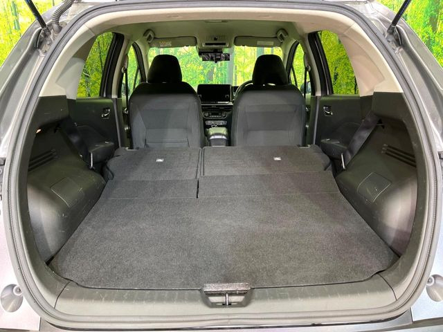 ���i�̂���������ʋ΁A���}���ɏ\���ȉ׎��X�y�[�X���m�ۂ��Ă���܂��B�Z�J���h�V�[�g��|���ƁA�傫�ȉו��̐ύڂ��\�ł���