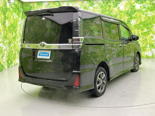 ヴォクシー2.0 ZS 煌III 4WD