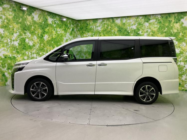 ヴォクシー2.0 ZS 煌III 4WD