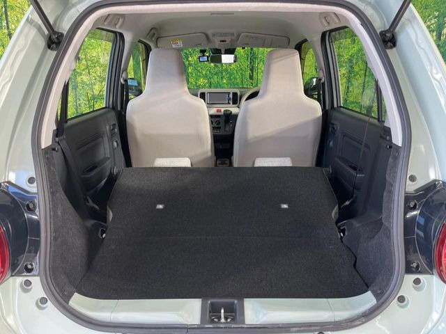 普段のお買い物や通勤、送迎等に十分な荷室スペースを確保しております。セカンドシートを倒すと、大きな荷物の積載も可能です♪