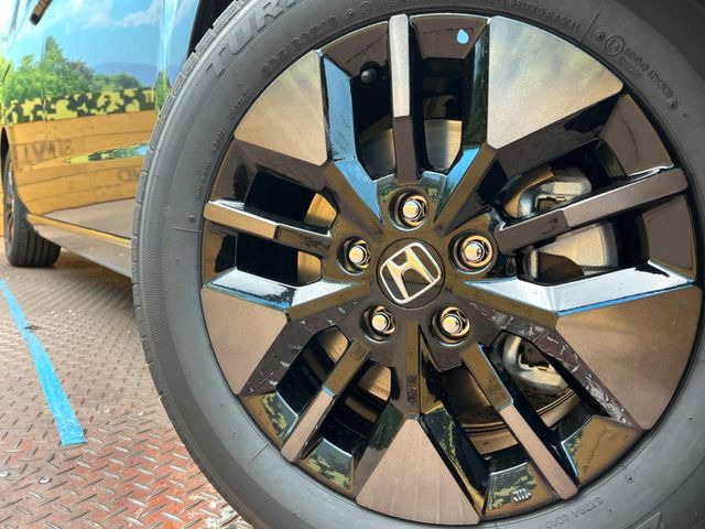 �y����16�C���`�A���~�z�C�[���z�O�ςɃ}�b�`���������A���~�z�C�[���𑕒����Ă���܂��B�e��ЊO�A���~�z�C�[����A�X�^�b�h���X�^�C�����戵�����Ă���܂��B���񂲑��k����������