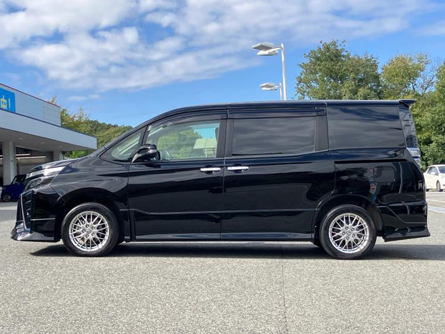 ヴォクシー1.8 ハイブリッド ZS 煌III