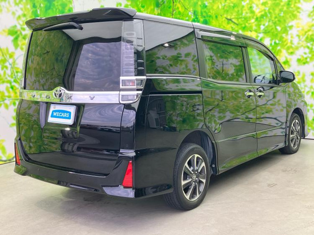 ヴォクシー2.0 ZS 煌III 4WD