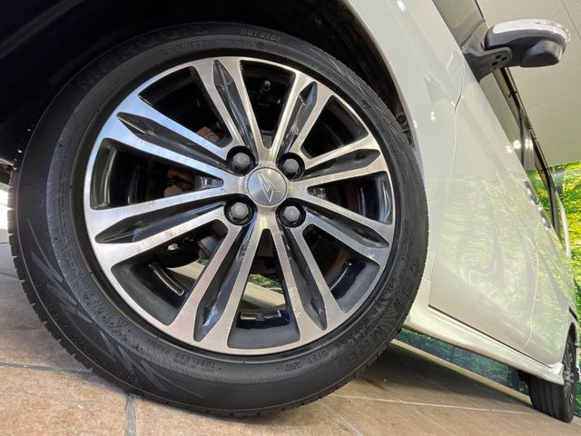 �y����15�C���`�A���~�z�C�[���z�O�ςɃ}�b�`���������A���~�z�C�[���𑕒����Ă���܂��B�e��ЊO�A���~�z�C�[����A�X�^�b�h���X�^�C�����戵�����Ă���܂��B���񂲑��k����������