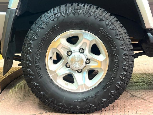 �y����16�C���`�A���~�z�C�[���z�O�ςɃ}�b�`���������A���~�z�C�[���𑕒����Ă���܂��B�e��ЊO�A���~�z�C�[����A�X�^�b�h���X�^�C�����戵�����Ă���܂��B���񂲑��k����������