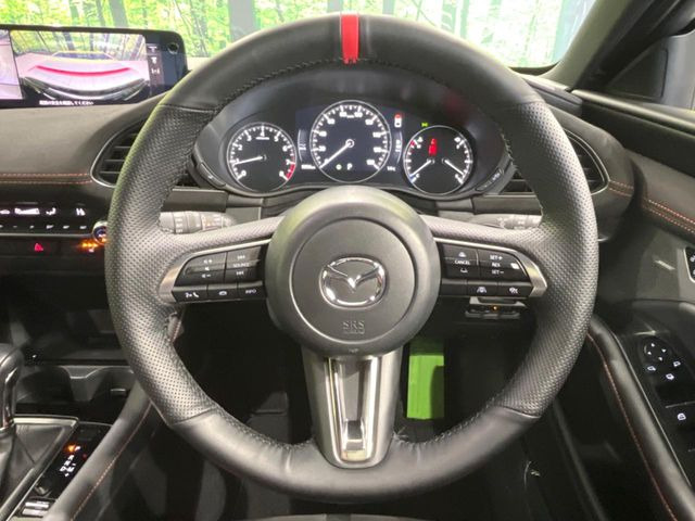 �y�����v�����X�e�A�����O�z�㎿�Ȋv���g�p���邱�ƂŁA��ɂ����������݂ƂĂ��^�]���₷���n���h���ł���