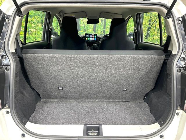 普段のお買い物や通勤、送迎等に十分な荷室スペースを確保しております。セカンドシートを倒すと、大きな荷物の積載も可能です♪