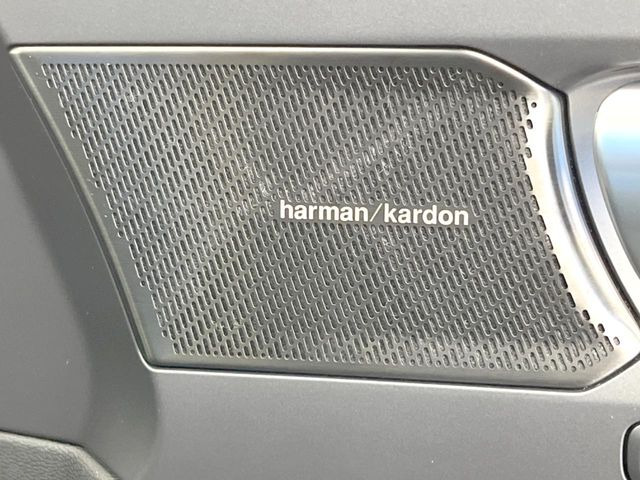 ��harman/kardon�T�E���h�V�X�e��:�I�[�f�B�I��僁�[�J�[����|����v���~�A���X�s�[�J�[�𑕔��B�����̃X�s�[�J�[����A���̗������܂ŕ����鍂�i���ȉ��y�����y���݂��������܂��B