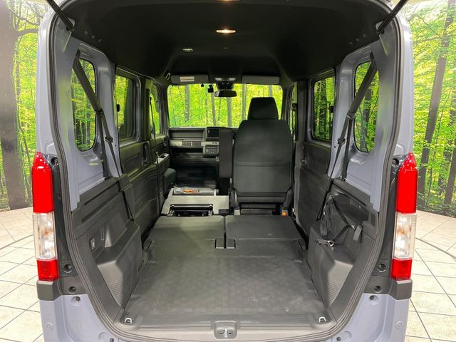 ���i�̂���������ʋ΁A���}���ɏ\���ȉ׎��X�y�[�X���m�ۂ��Ă���܂��B�Z�J���h�V�[�g��|���ƁA�傫�ȉו��̐ύڂ��\�ł���