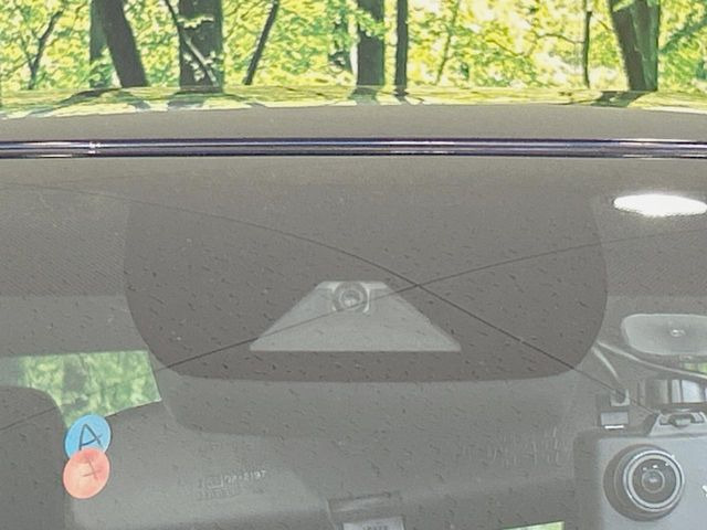 �y�g���^�Z�[�t�e�B�Z���X�z���s���ɑO���̎ԗ�����F�����A�Փ˂������Ȏ��͌x��ƃu���[�L�ŏՓˉ���Ɣ�Q�y�����A�V�X�g�B�����S�Ƀh���C�u�����y���݂��������܂��B