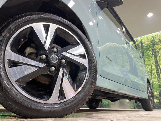 �y����15�C���`�A���~�z�C�[���z�O�ςɃ}�b�`���������A���~�z�C�[���𑕒����Ă���܂��B�e��ЊO�A���~�z�C�[����A�X�^�b�h���X�^�C�����戵�����Ă���܂��B���񂲑��k����������