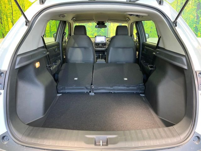 ���i�̂���������ʋ΁A���}���ɏ\���ȉ׎��X�y�[�X���m�ۂ��Ă���܂��B�Z�J���h�V�[�g��|���ƁA�傫�ȉו��̐ύڂ��\�ł���