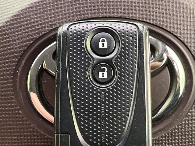 �y�X�}�[�g�L�[�z�J�o����|�P�b�g�ɓ��ꂽ�܂܂ł��h�A�̎{���E�������\�ȃX�}�[�g�L�[�𑕔��B�G���W���̃I���E�I�t�����J�M�����o���K�v����������Ƃ��Ă��֗��ł���