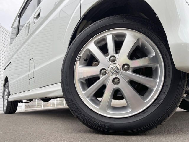 �y����14�C���`�A���~�z�C�[���z�O�ςɃ}�b�`���������A���~�z�C�[���𑕒����Ă���܂��B�e��ЊO�A���~�z�C�[����A�X�^�b�h���X�^�C�����戵�����Ă���܂��B���񂲑��k����������