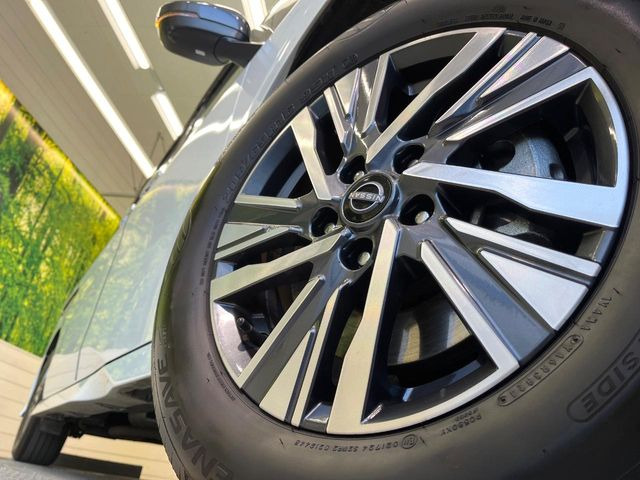 �y����16�C���`�A���~�z�C�[���z�O�ςɃ}�b�`���������A���~�z�C�[���𑕒����Ă���܂��B�e��ЊO�A���~�z�C�[����A�X�^�b�h���X�^�C�����戵�����Ă���܂��B���񂲑��k����������