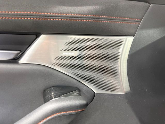 �yBOSE�T�E���h�V�X�e���z���[�J�[�I�v�V�����̍��i�ʃT�E���h�V�X�e���𓋍ځB��p�̃`���[�j���O���{���ꂽ�召�l�X�ȃX�s�[�J�[����ǎ��ȃT�E���h���t�ł��A�Տꊴ���ӂ�鉹����Ԃ����o���܂��B