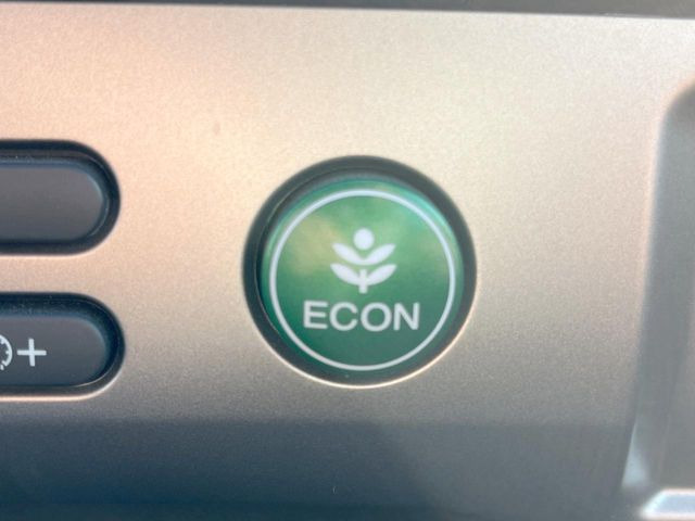 �y�A�C�h�����O�X�g�b�v�z�ԐM����a�؂Œ�Ԃ����ۂɃG���W�����~���A���ʂȔR���̏����}���܂��B�R��������ی�ɂȂ���@�\��G���W���̓u���[�L�𗣂��΍Ďn�����܂��B