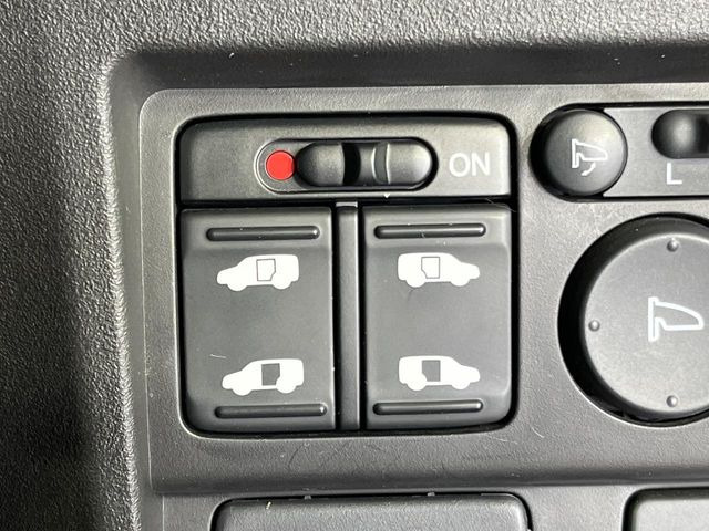 �y�����p���[�X���C�h�h�A�z�X�}�[�g�L�[��^�]�Ȃ̃X�C�b�`�Ō�ȗ����X���C�h�h�A�̊J���\���d��������͂����ăh�A���J����K�v�������A�����Ȃ��q�l�ł��ȒP�ɊJ���߂ł����K�ł���