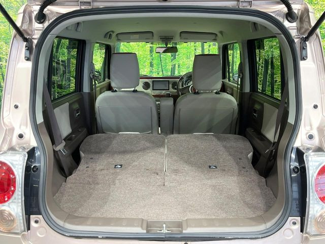 ���i�̂���������ʋ΁A���}���ɏ\���ȉ׎��X�y�[�X���m�ۂ��Ă���܂��B�Z�J���h�V�[�g��|���ƁA�傫�ȉו��̐ύڂ��\�ł���