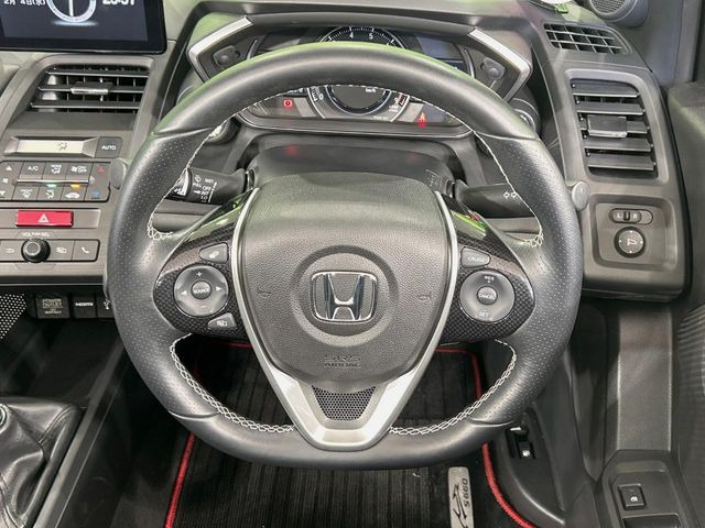 �y�����v�����X�e�A�����O�z�㎿�Ȋv���g�p���邱�ƂŁA��ɂ����������݂ƂĂ��^�]���₷���n���h���ł���