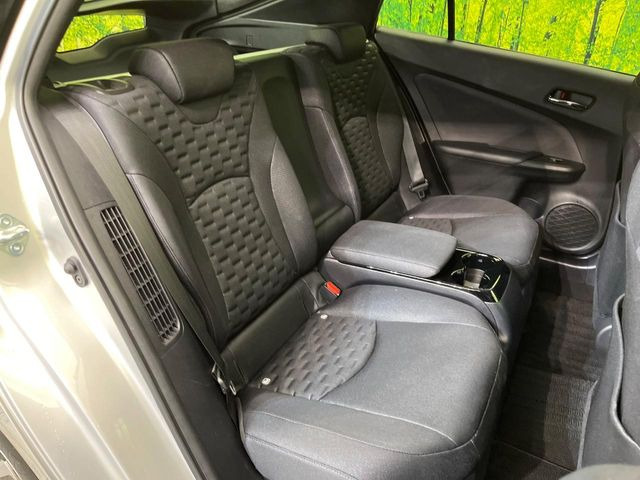 後部座席も気になるようなキズ・汚れやへたり等、大きなダメージはなく、良好な状態です。