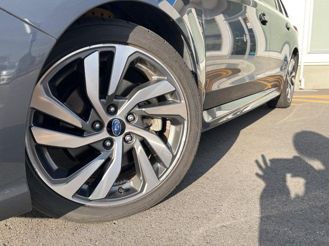 �y����18�C���`�A���~�z�C�[���z�O�ςɃ}�b�`���������A���~�z�C�[���𑕒����Ă���܂��B�e��ЊO�A���~�z�C�[����A�X�^�b�h���X�^�C�����戵�����Ă���܂��B���񂲑��k����������