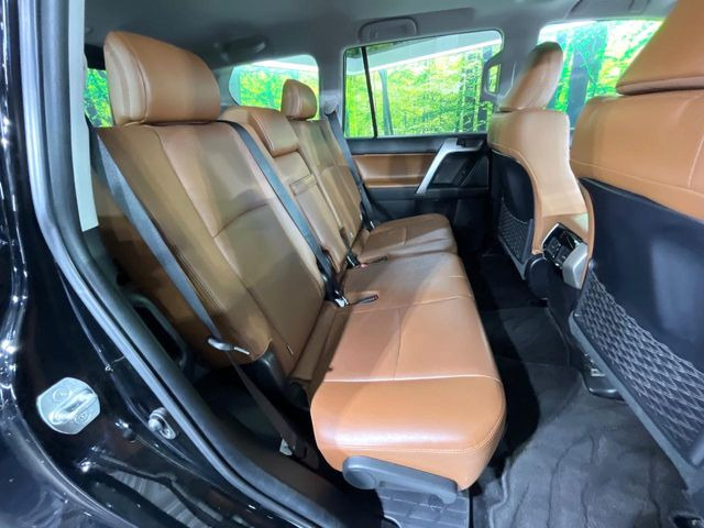 【ブラウンレザーシート】デザイン性が高く、高級感のある茶革シート。常に体に触れる部分だから、座り心地の良さにはこだわりたいですね♪汚れの付着や劣化を抑制する内装コーティング施工もおススメですよ♪