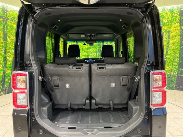 ���i�̂���������ʋ΁A���}���ɏ\���ȉ׎��X�y�[�X���m�ۂ��Ă���܂��B�Z�J���h�V�[�g��|���ƁA�傫�ȉו��̐ύڂ��\�ł���