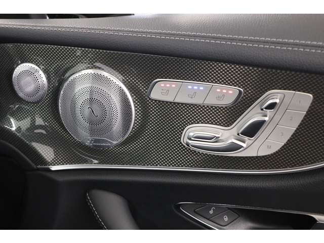 �G�N�X�N���[�V�u�p�b�P�[�W���I������A�u�����X�^�[�T�E���h�V�X�e�������ڂ���Ă���܂��B�I�[�v���G�A�ł��㎿�ȉ����̌����\�ł��B