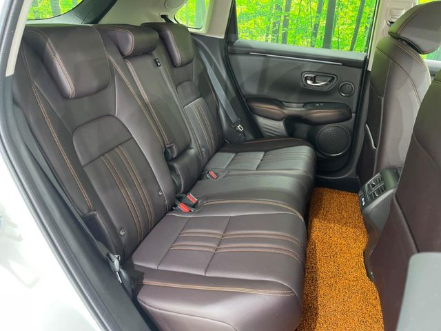 後部座席も気になるようなキズ・汚れやへたり等、大きなダメージはなく、良好な状態です。