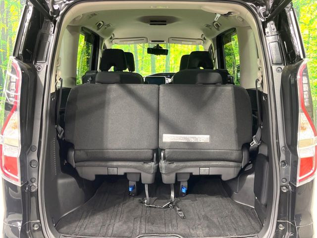 普段のお買い物や通勤、送迎等に十分な荷室スペースを確保しております。セカンドシートを倒すと、大きな荷物の積載も可能です♪