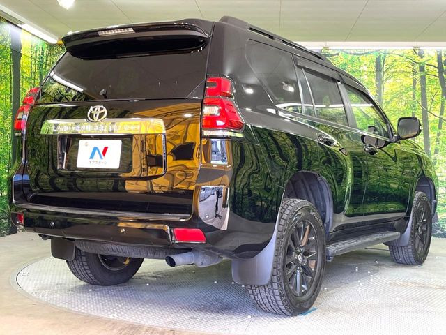 ☆全国のネクステージからお取り寄せが可能※!遠方の店舗に展示してあるクルマが気になる場合も、最寄りの店舗でご覧いただくことが可能です!是非私たちに要望をお聞かせください!※別途費用