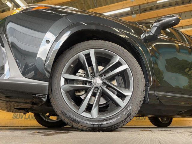 �y����20�C���`�A���~�z�C�[���z�O�ςɃ}�b�`���������A���~�z�C�[���𑕒����Ă���܂��B�e��ЊO�A���~�z�C�[����A�X�^�b�h���X�^�C�����戵�����Ă���܂��B���񂲑��k����������