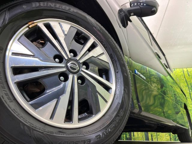 �y����15�C���`�A���~�z�C�[���z�O�ςɃ}�b�`���������A���~�z�C�[���𑕒����Ă���܂��B�e��ЊO�A���~�z�C�[����A�X�^�b�h���X�^�C�����戵�����Ă���܂��B���񂲑��k����������