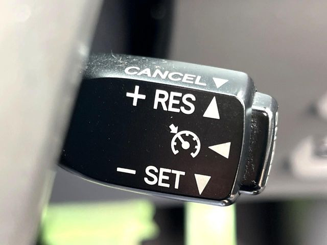 �y�N���[�Y�R���g���[���z�������H�����N���N���s�B�A�N�Z���𗣂��Ă���葬�x�ő��s���ł��A�������^�]���̕��S���y��!�����E�������ȒP�ȃX�C�b�`����Œ����ł��܂��B