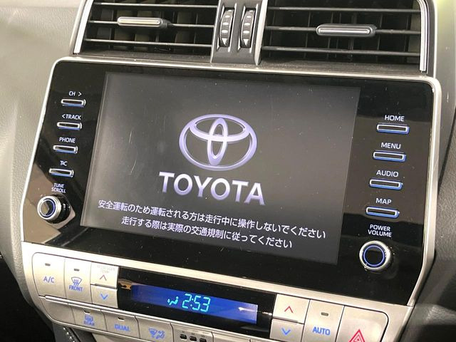 【メーカー純正ナビ】インテリアに溶け込むスタイリッシュな「専用設計」メーカーナビを装備♪視認性や操作性など基本性能にも優れ、より上質なカーライフをお楽しみいただけます。