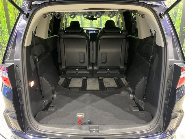 ���i�̂���������ʋ΁A���}���ɏ\���ȉ׎��X�y�[�X���m�ۂ��Ă���܂��B�Z�J���h�V�[�g��|���ƁA�傫�ȉו��̐ύڂ��\�ł���