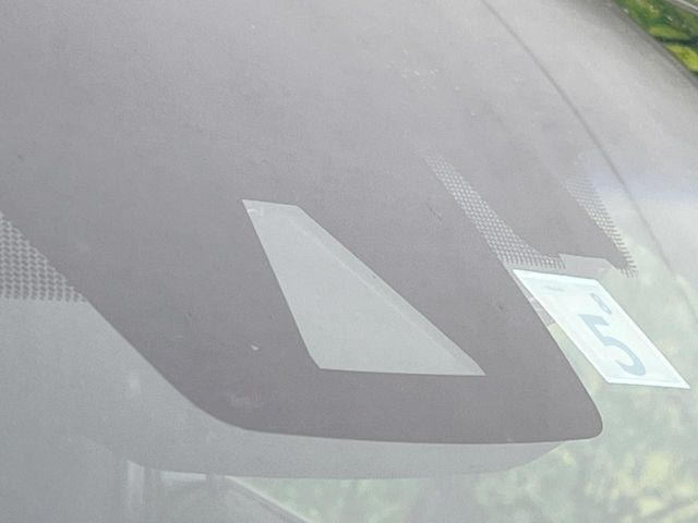 【トヨタセーフティセンス】走行中に前方の車両等を認識し、衝突しそうな時は警報とブレーキで衝突回避と被害軽減をアシスト。より安全にドライブをお楽しみいただけます。