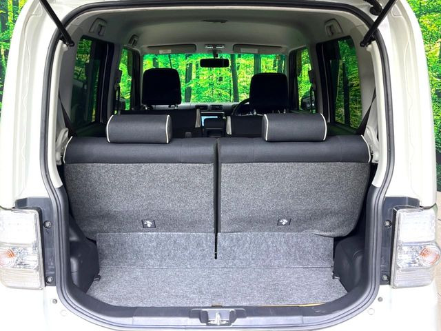 ���i�̂���������ʋ΁A���}���ɏ\���ȉ׎��X�y�[�X���m�ۂ��Ă���܂��B�Z�J���h�V�[�g��|���ƁA�傫�ȉו��̐ύڂ��\�ł���