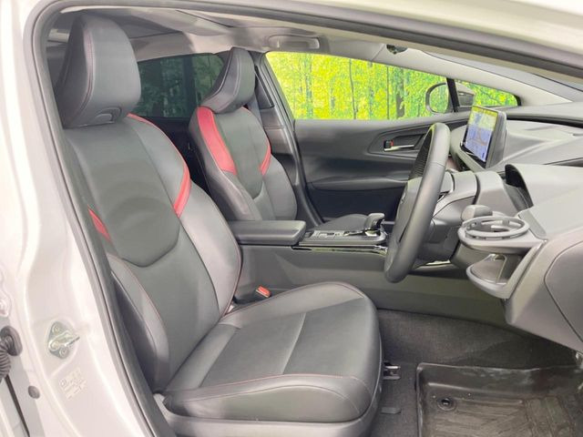 運転席シート廻りは使用感も少なく、良好な状態となっています。前オーナー様が丁寧に使っていたことがよくわかりますね。