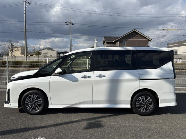 セレナ1.4 e-POWER ハイウェイスターV