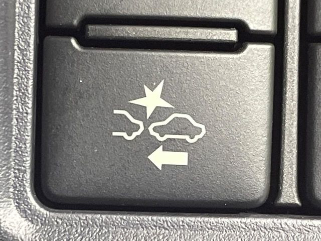 �y�g���^�Z�[�t�e�B�Z���X�z���s���ɑO���̎ԗ�����F�����A�Փ˂������Ȏ��͌x��ƃu���[�L�ŏՓˉ���Ɣ�Q�y�����A�V�X�g�B�����S�Ƀh���C�u�����y���݂��������܂��B