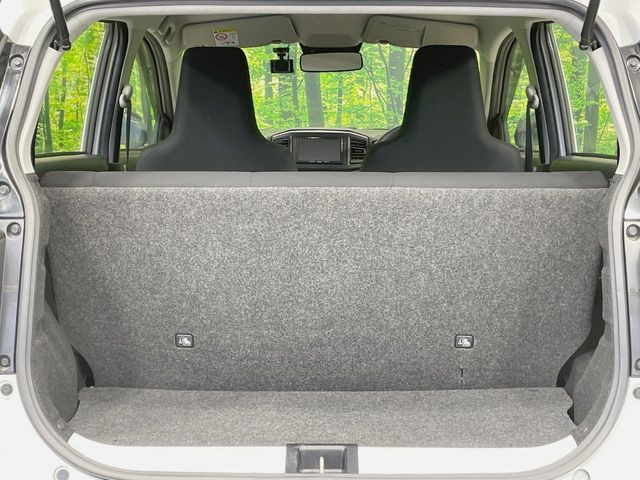 ���i�̂���������ʋ΁A���}���ɏ\���ȉ׎��X�y�[�X���m�ۂ��Ă���܂��B�Z�J���h�V�[�g��|���ƁA�傫�ȉו��̐ύڂ��\�ł���