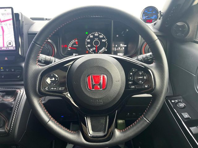 �y�����v�����X�e�A�����O�z�㎿�Ȋv���g�p���邱�ƂŁA��ɂ����������݂ƂĂ��^�]���₷���n���h���ł���