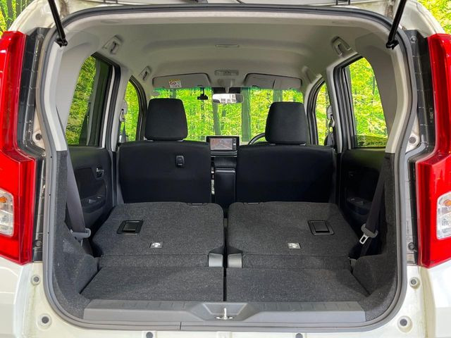 ���i�̂���������ʋ΁A���}���ɏ\���ȉ׎��X�y�[�X���m�ۂ��Ă���܂��B�Z�J���h�V�[�g��|���ƁA�傫�ȉו��̐ύڂ��\�ł���