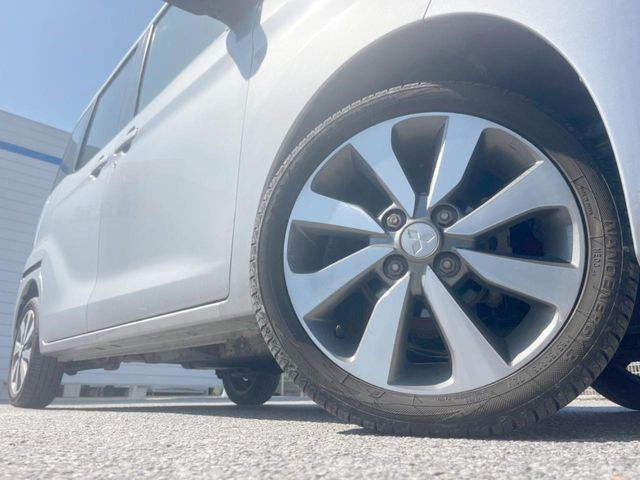 �y�����A���~�z�C�[���z�O�ςɃ}�b�`���������A���~�z�C�[���𑕒����Ă���܂��B�e��ЊO�A���~�z�C�[����A�X�^�b�h���X�^�C�����戵�����Ă���܂��B���񂲑��k����������