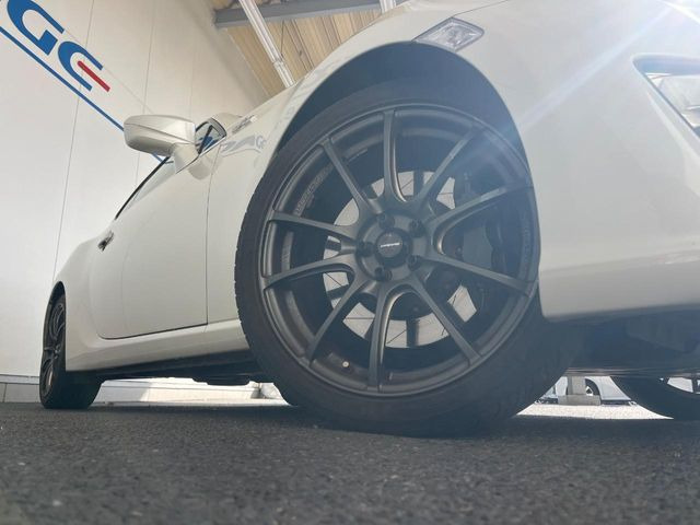 �y�A���~�z�C�[���z�O�ςɃ}�b�`�����A���~�z�C�[���𑕒����Ă���܂��B�e��A���~�z�C�[����A�X�^�b�h���X�^�C�����戵�����Ă���܂��B���񂲑��k����������