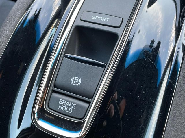 【オートブレーキホールド】信号待ちや渋滞で停車時にブレーキから足を離しても、停止状態を保持してくれます。前進するときはアクセルを踏めば自動で解除されるので安心♪街乗り運転が楽になります♪